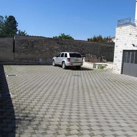 Apartment Malic A2 *